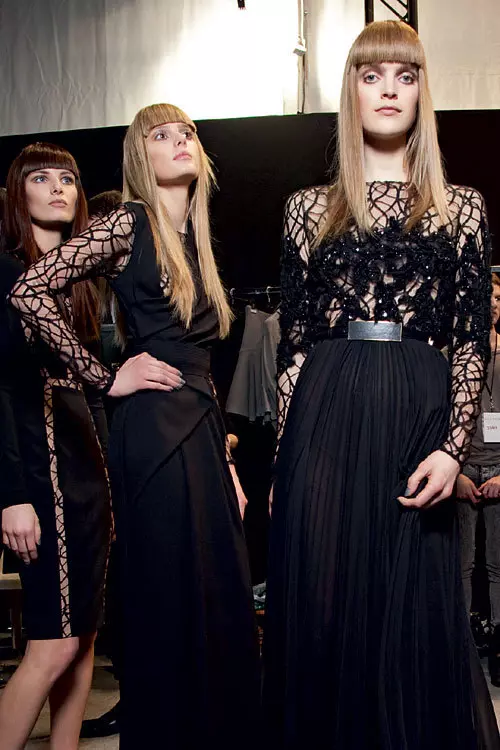 Mixeaza materiale transparente cu texturi opace, inspirandu-te din creatiile semnate Elie Saab.