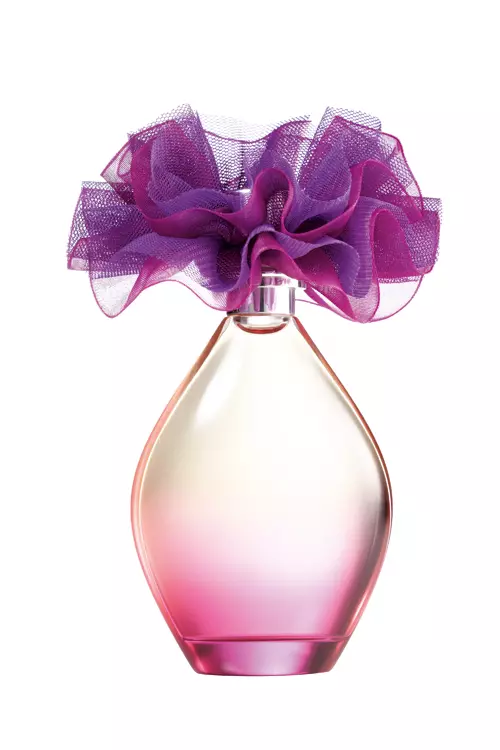Apa de parfum Only Imagine, Avon, 64,99 lei. Compozitia contine extracte verzi de mar, care sunt completate cu accente florale de violete si mosc. Miroase a primavara!
