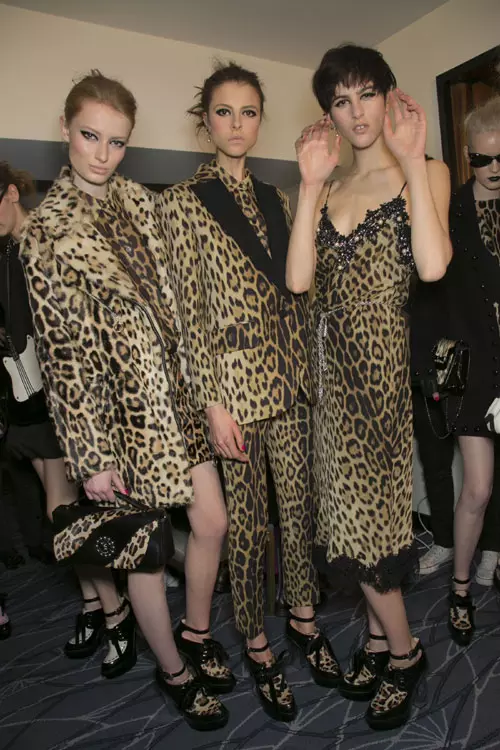 Moschino Cheap and Chic backstage (15)