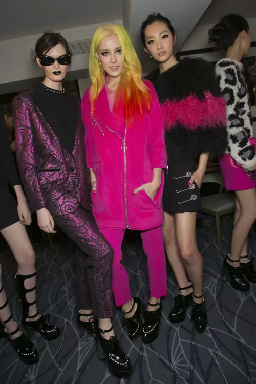 Moschino Cheap and Chic backstage (24)