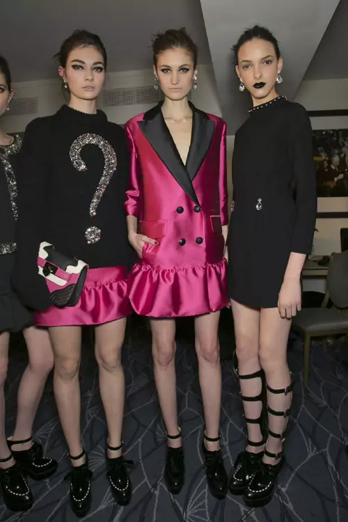 Moschino Cheap and Chic backstage (26)