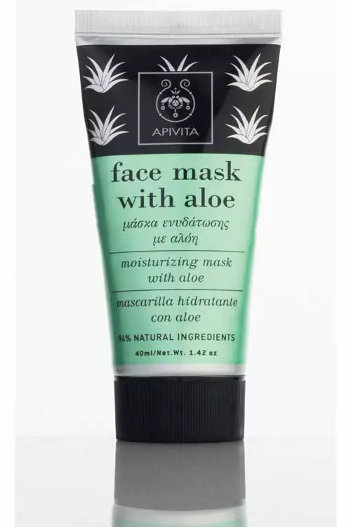 Masca hidratanta Face Mask with aloe, Apivita, 49 lei. Mentine un nivel optim de hidratare cu unul dintre cele mai bune ingrediente emoliente oferite de natura – aloe vera! Potrivita oricarui tip de ten, masca hraneste si calmeaza fata repede si bine (disponibila in Sensiblu).