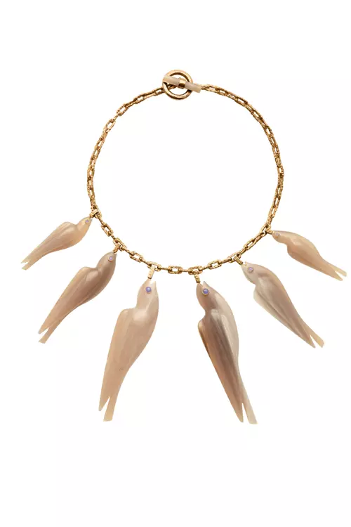 Colier din rasina, Louis Vuitton, 8.100 lei