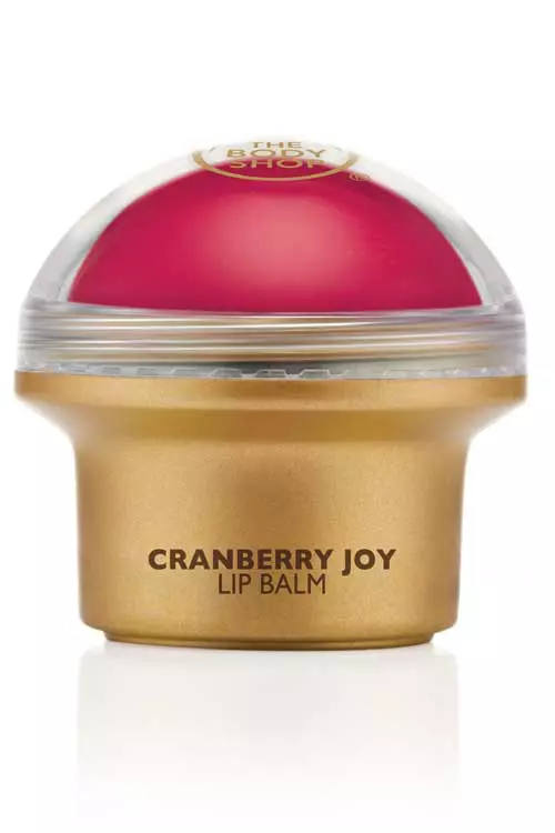 Balsam de buze Cranberry Joy, The Body Shop, 30 lei.