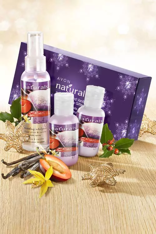 Set Delicii cu aroma de sarbatoare, Avon, 19, 99 lei. Contine spray de corp, lotiune de corp (versiune mini) si gel de dus (versiune mini).