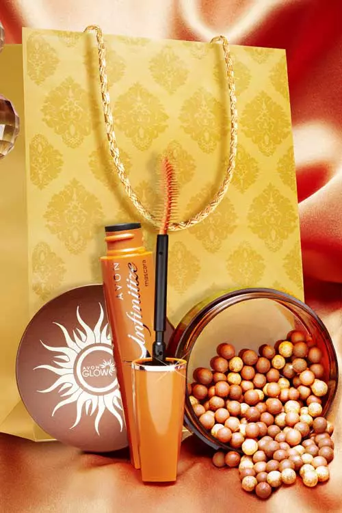 Set Perle bronzante si Mascara Infinitize Black, Avon, 39,99 lei.