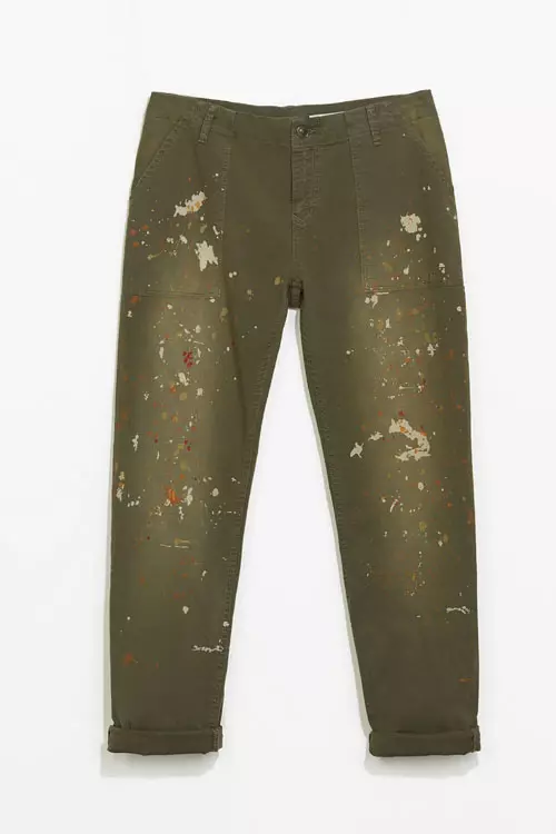 Pantaloni kaki, Zara, 119 lei - Influentele army vor fi la mare cautare sezonul viitor. Fii deja pregatita cu cea mai cool pereche de pantaloni kaki.