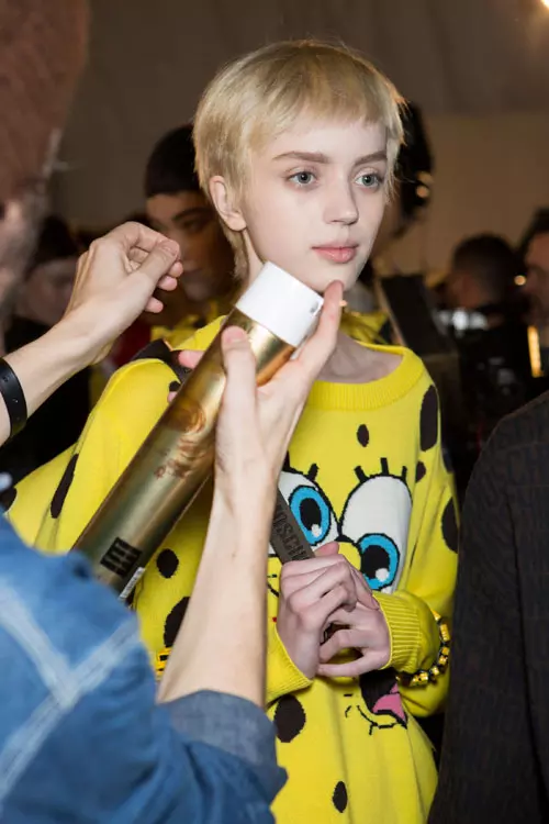 Moschino toamna iarrna 2014-2015 backstage (36)