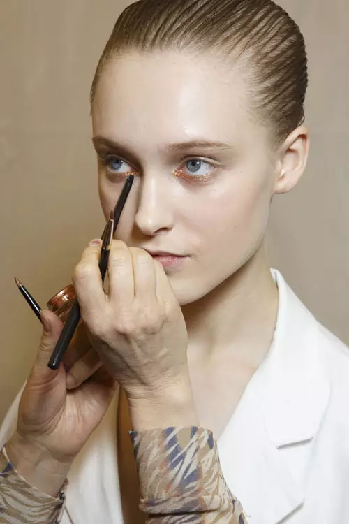 Issey Miyake toamna iarna 2014-2015 backstage (29)