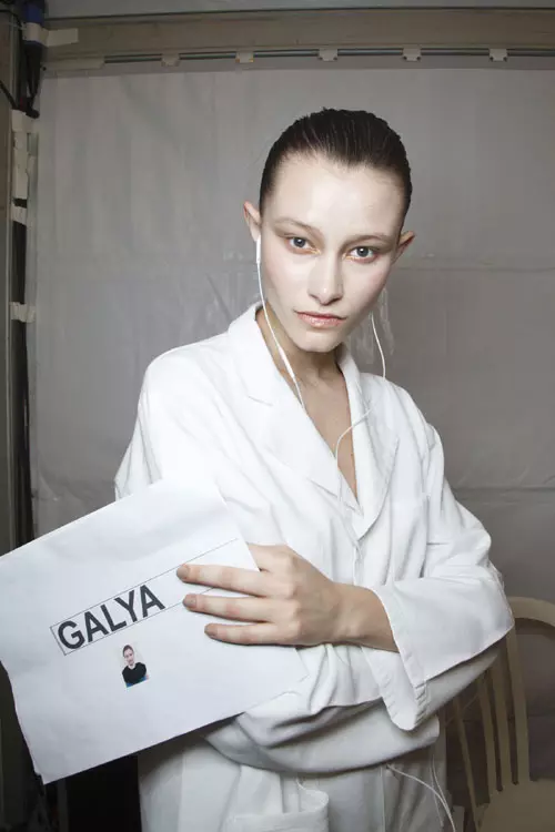 Issey Miyake toamna iarna 2014-2015 backstage (8)