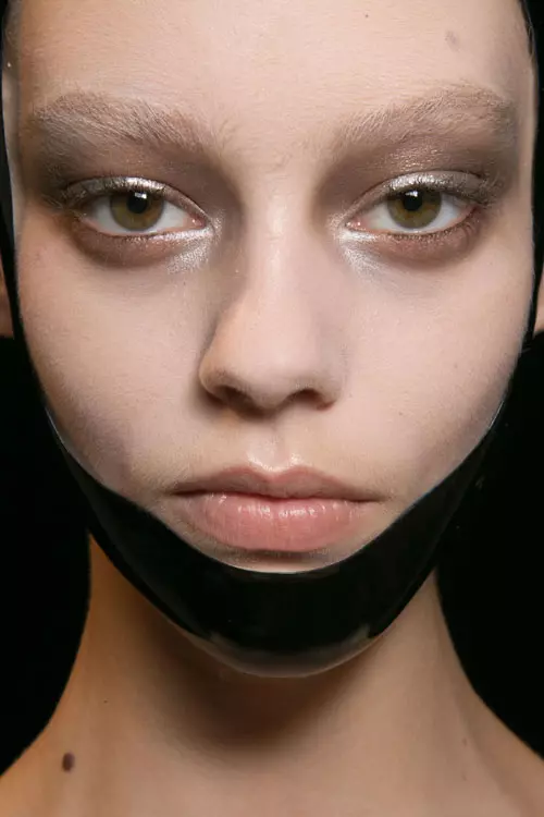 Alexander McQueen primavara vara 2015 backstage