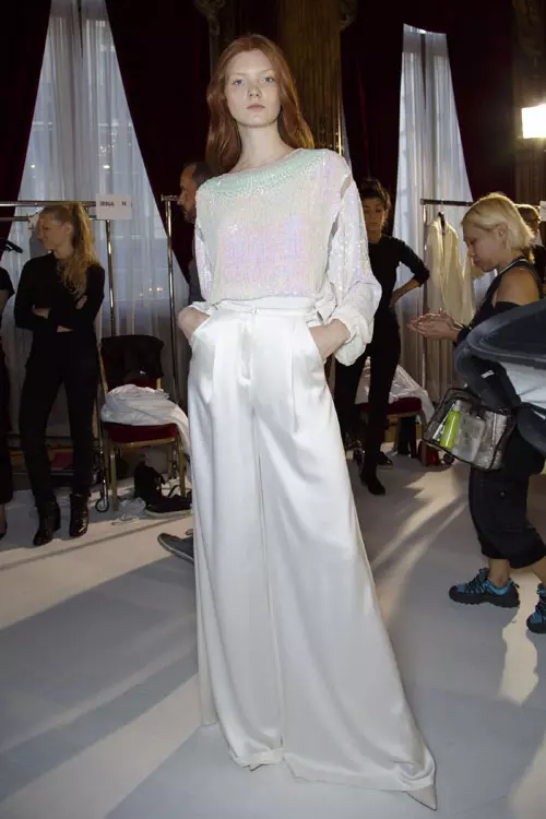 Valentin Yudashkin primavara vara 2015 backstage (25)