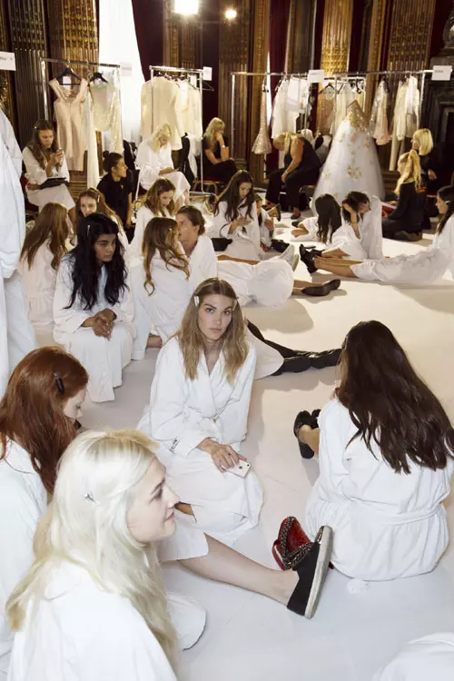 Valentin Yudashkin primavara vara 2015 backstage (9)