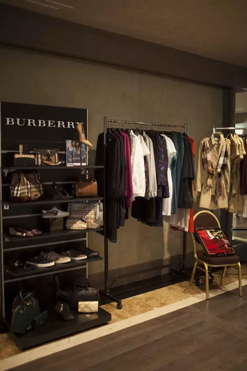 Standul Burberry