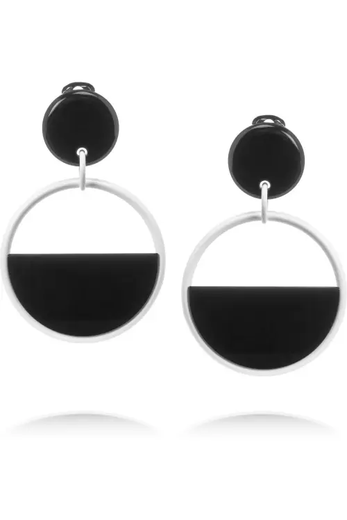 Cercei din rasina, Marni, 310 euro, www.net-a-porter.com