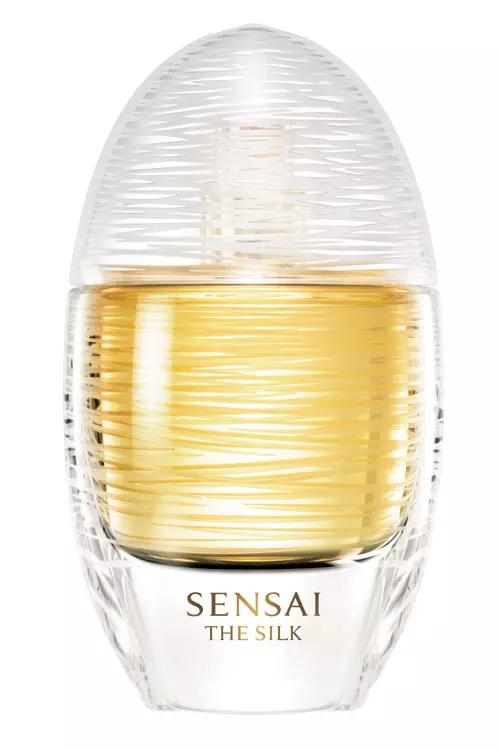 Apa de parfum The Silk, Sensai, 50 ml, 583 lei. 