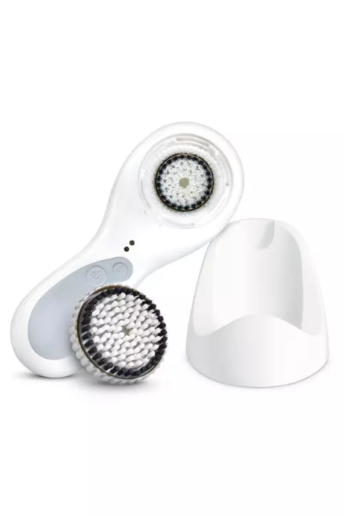 Sistem de curatare a tenului Clarisonic Plus, 1052 lei, disponibil exclusiv in magazinele Sephora