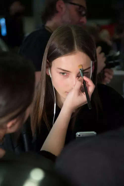 Donna Karan colectia toamna iarna 2015-2016 backstage (14)