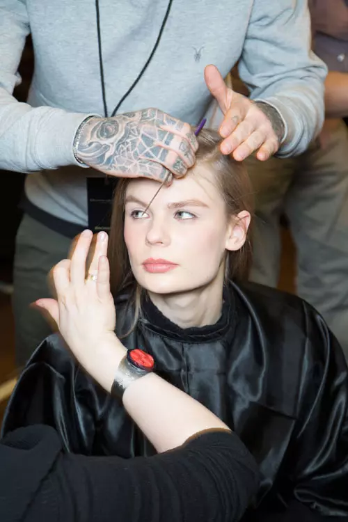 Donna Karan colectia toamna iarna 2015-2016 backstage (15)