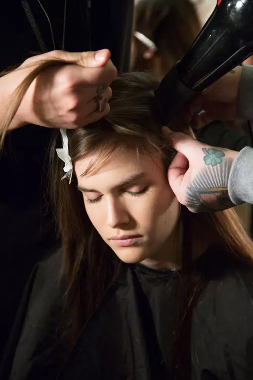 Donna Karan colectia toamna iarna 2015-2016 backstage (16)