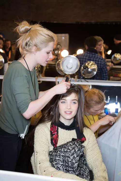 Donna Karan colectia toamna iarna 2015-2016 backstage (26)