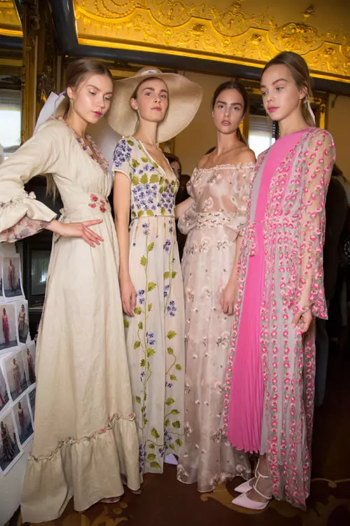 Luisa Beccaria colectia primavara vara 2016 backstage (27)