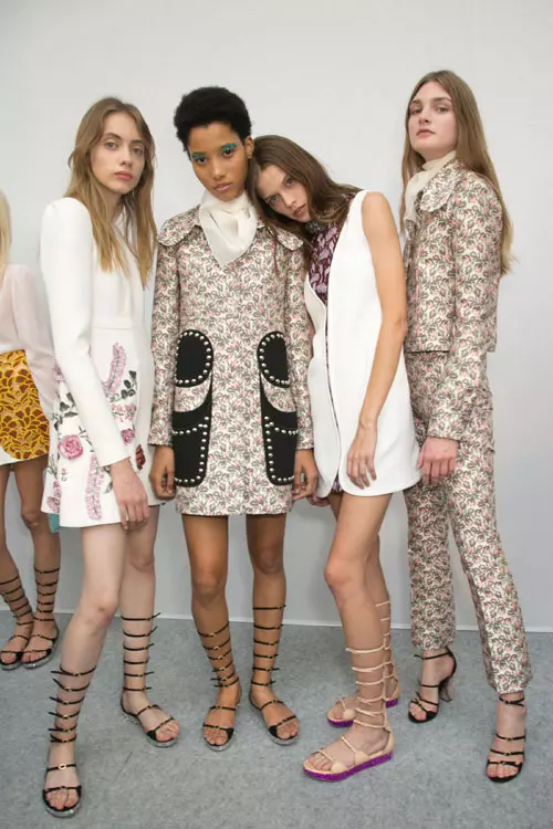 Giambattista Valli colectia primavara vara 2016 backstage (14)