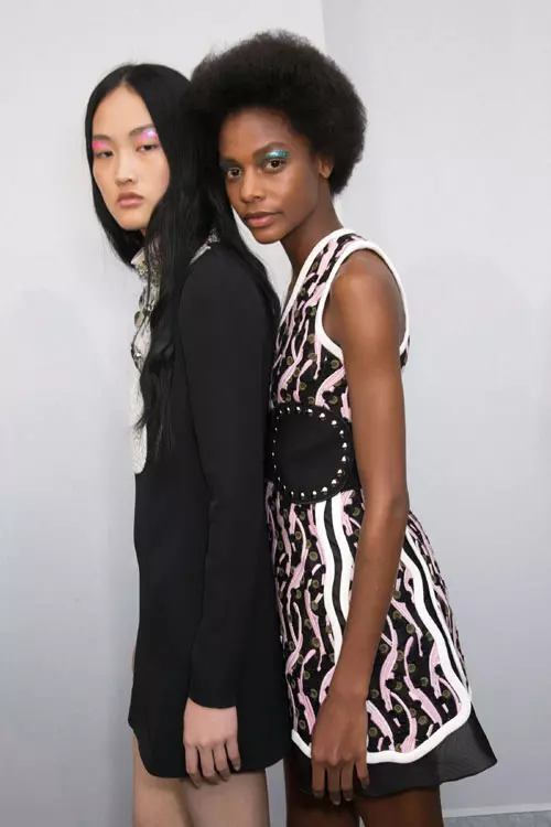 Giambattista Valli colectia primavara vara 2016 backstage (15)