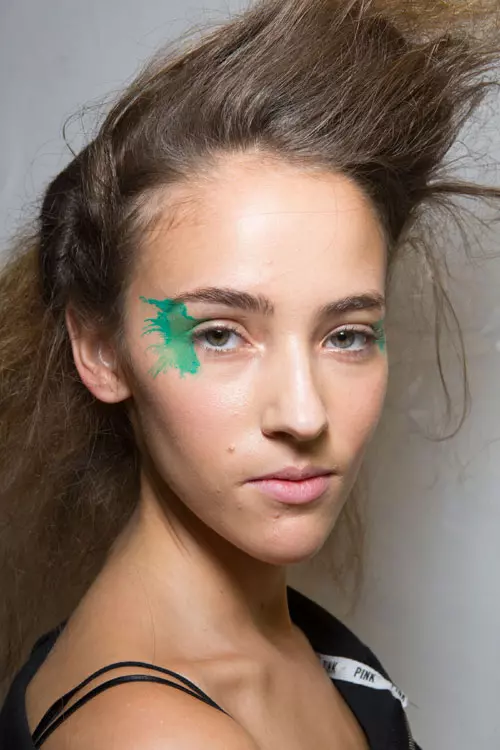 Issey Miyake colectia primavara vara 2016 backstage (1)