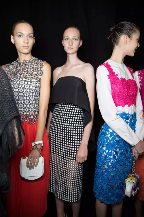 Monique Lhuillier colectia primavara vara 2016 backstage (21)
