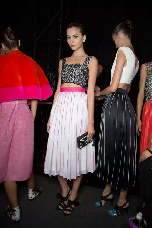 Monique Lhuillier colectia primavara vara 2016 backstage (22)