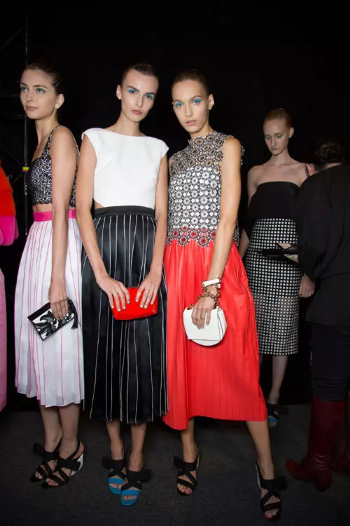 Monique Lhuillier colectia primavara vara 2016 backstage (26)