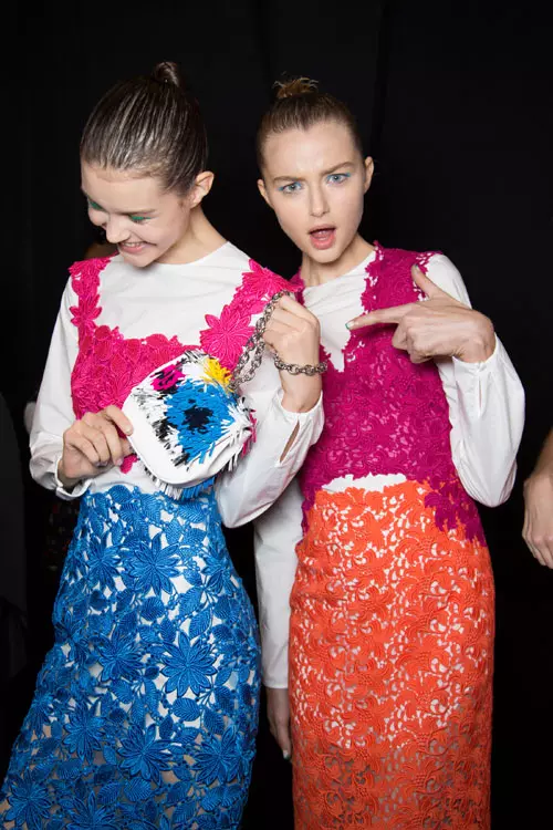 Monique Lhuillier colectia primavara vara 2016 backstage (29)