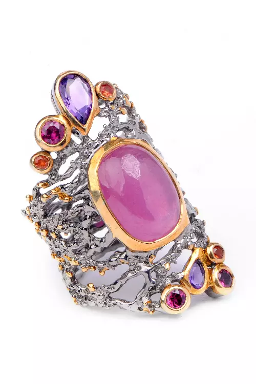 Inel din argint cu rubin, ametist, rodolit si safire, 1.250 lei, Cozette Boutique