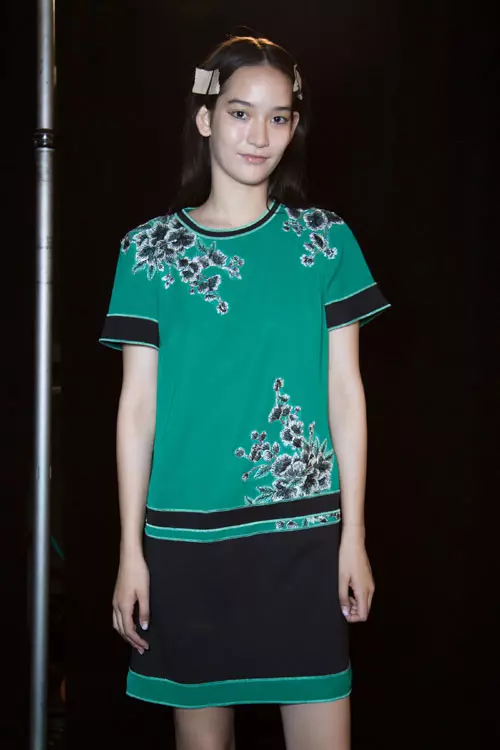 Tadashi Shoji colectia primavara vara 2016 backstage (17)
