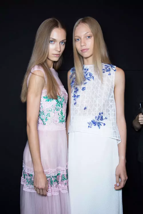 Tadashi Shoji colectia primavara vara 2016 backstage (21)