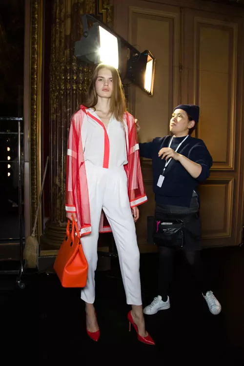 Valentin Yudashkin colectia primavara vara 2016 backstage (23)