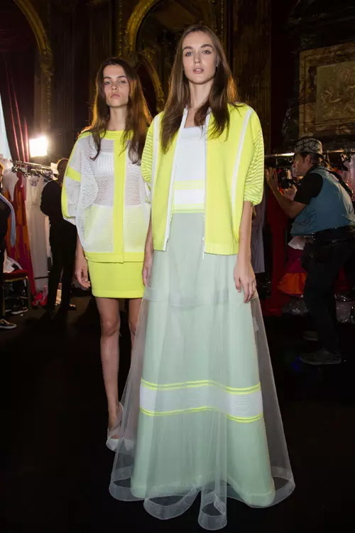 Valentin Yudashkin colectia primavara vara 2016 backstage (41)