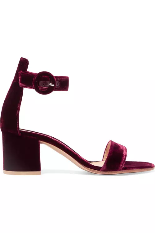 Sandale din catifea, Gianvito Rossi, 2.653 lei, magazinul The PlaceX
