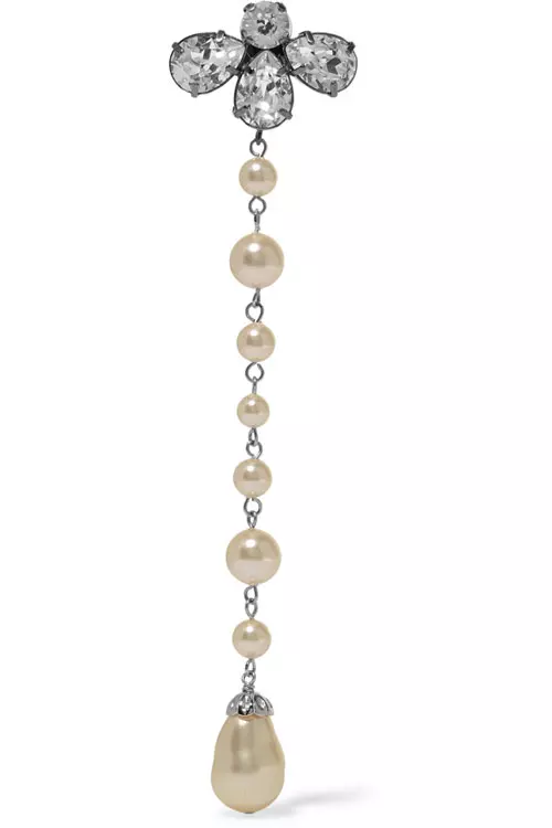Cercel din perle si cristale, Balenciaga, 225 euro, www.net-a-porter.com