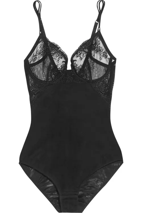 Body din dantela si tul, La Perla, 113,75 euro, www.theoutnet.com