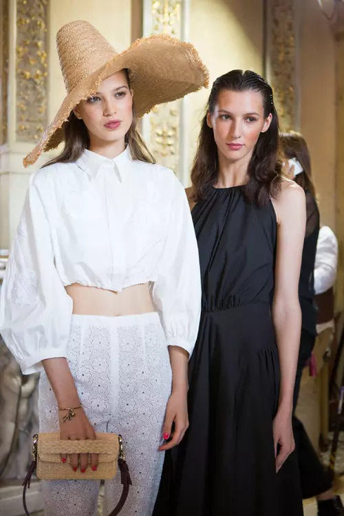 Blumarine colectia primavara - vara 2017 backstage (13)