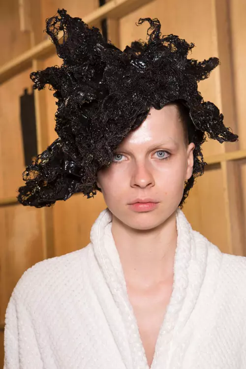 Gareth Pugh colectia primavara-vara 2017 backstage (10)