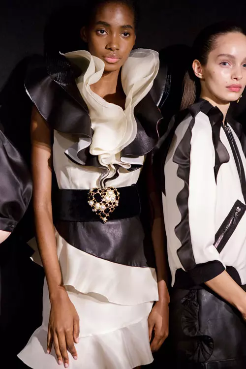 Emanuel Ungaro colectia primavara-vara 2017 backstage (1)