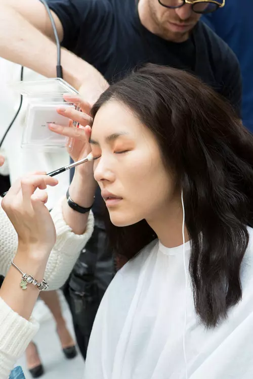 Mugler colectia primavara - vara 2017 backstage (25)