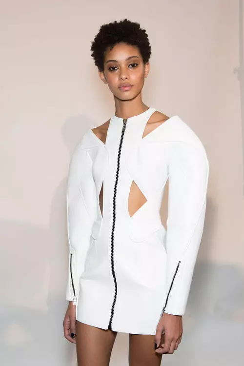 Mugler colectia primavara - vara 2017 backstage (40)