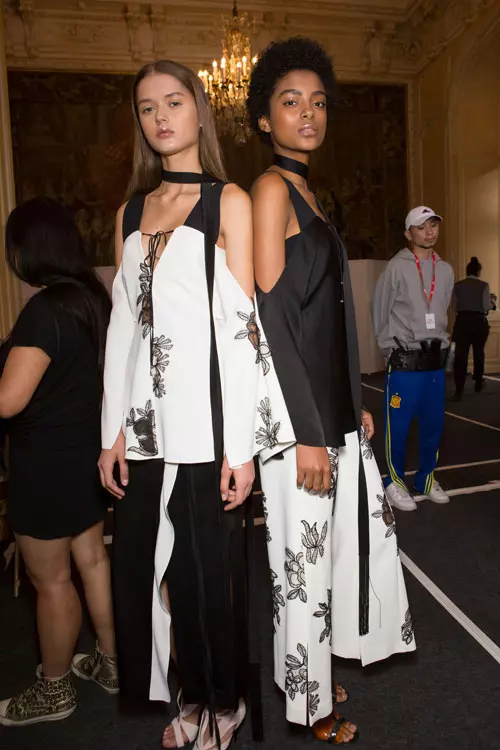 Roland Mouret colectia primavara - vara 2017 backstage (17)