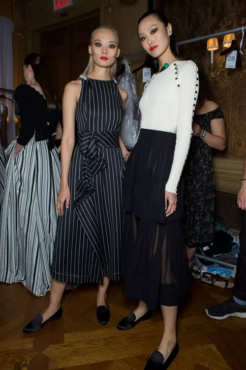 Carolina Herrera colectia primavara-vara 2017 backstage (24)