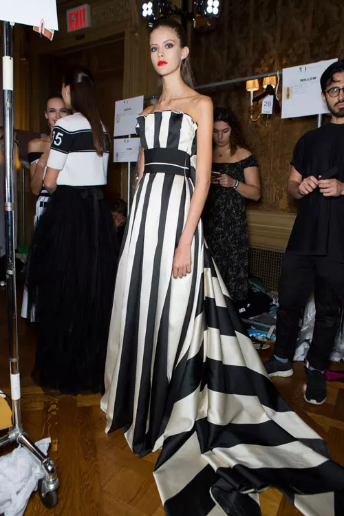 Carolina Herrera colectia primavara-vara 2017 backstage (26)