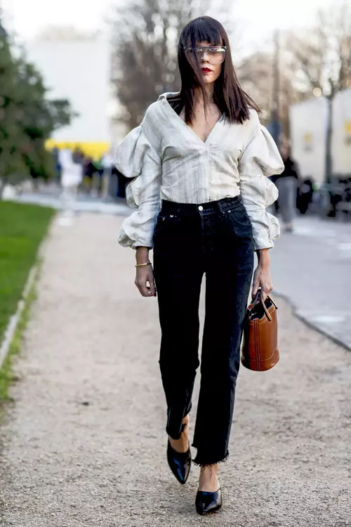 Cum poti purta pantalonii negri din denim